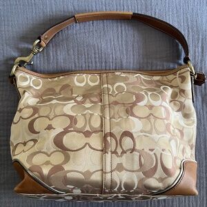 Beautiful vintage signature Coach tan/brown shoulder  bag RARE FIND